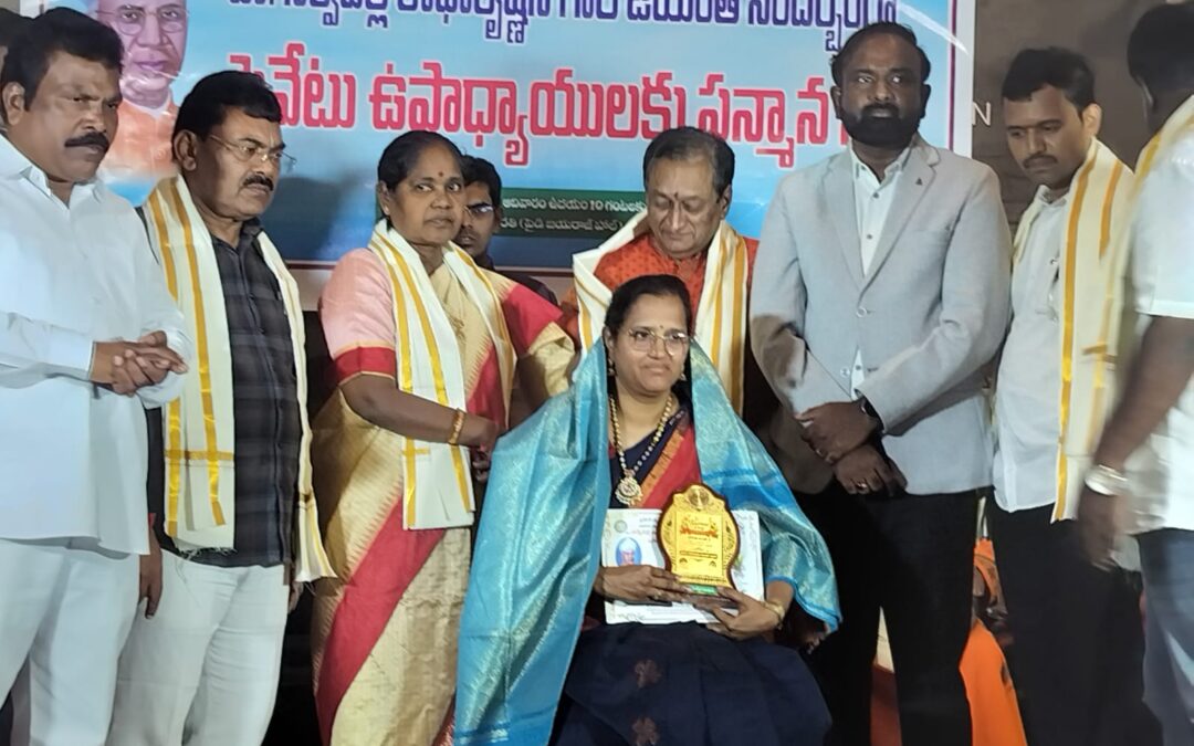 Mrs. Suvarna Medangari – Best Telugu Department Head Award by the Telangana Private Teachers Association